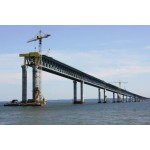 Плавучая опора для подъема арок Керченского моста доставлена на стройплощадку